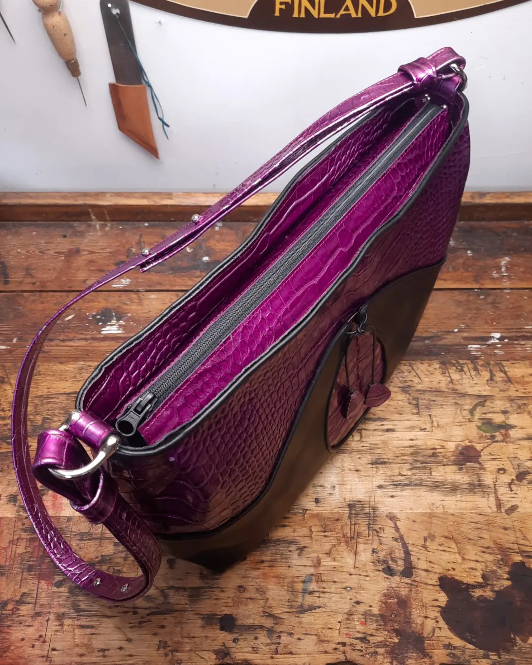 Valmistaja Suuret miehet matkalaukku Indentation Design nahkainen  duffelilaukku ketjulla viikonloppulaukku